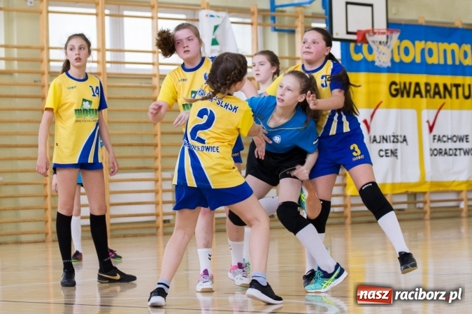 Zdjęcie w galerii na portalu naszraciborz.pl: V Turniej Piłki Ręcznej Dziewcząt Młodszych w Pietrowicach Wielkich  wiadomości z regionu