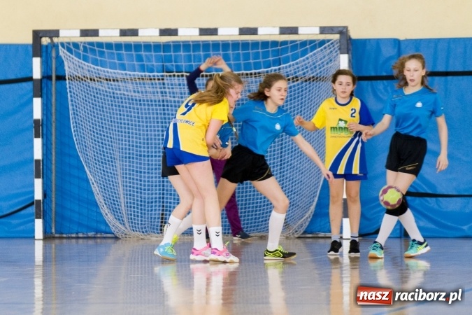 Zdjęcie w galerii na portalu naszraciborz.pl: V Turniej Piłki Ręcznej Dziewcząt Młodszych w Pietrowicach Wielkich  wiadomości z regionu