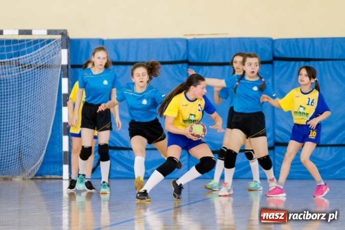 Zdjęcie w galerii na portalu naszraciborz.pl: V Turniej Piłki Ręcznej Dziewcząt Młodszych w Pietrowicach Wielkich  wiadomości z regionu