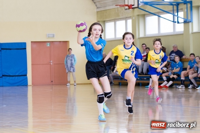 Zdjęcie w galerii na portalu naszraciborz.pl: V Turniej Piłki Ręcznej Dziewcząt Młodszych w Pietrowicach Wielkich  wiadomości z regionu