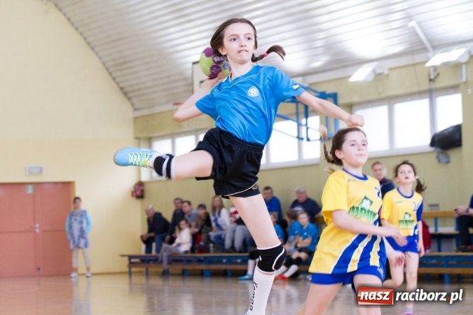 Zdjęcie w galerii na portalu naszraciborz.pl: V Turniej Piłki Ręcznej Dziewcząt Młodszych w Pietrowicach Wielkich  wiadomości z regionu