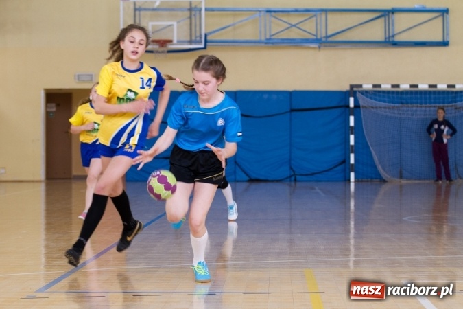 Zdjęcie w galerii na portalu naszraciborz.pl: V Turniej Piłki Ręcznej Dziewcząt Młodszych w Pietrowicach Wielkich  wiadomości z regionu