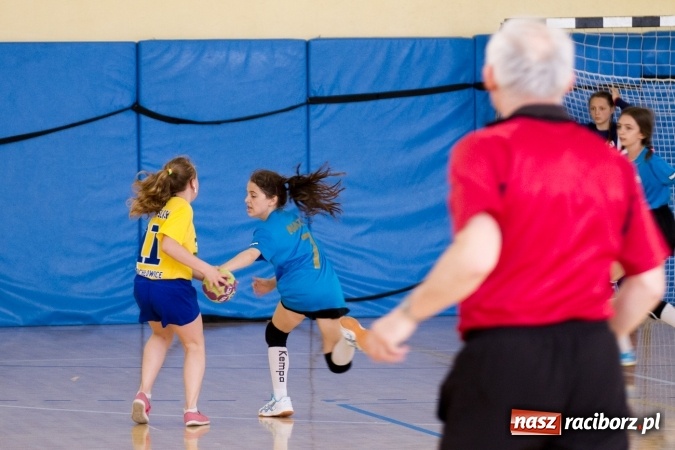 Zdjęcie w galerii na portalu naszraciborz.pl: V Turniej Piłki Ręcznej Dziewcząt Młodszych w Pietrowicach Wielkich  wiadomości z regionu