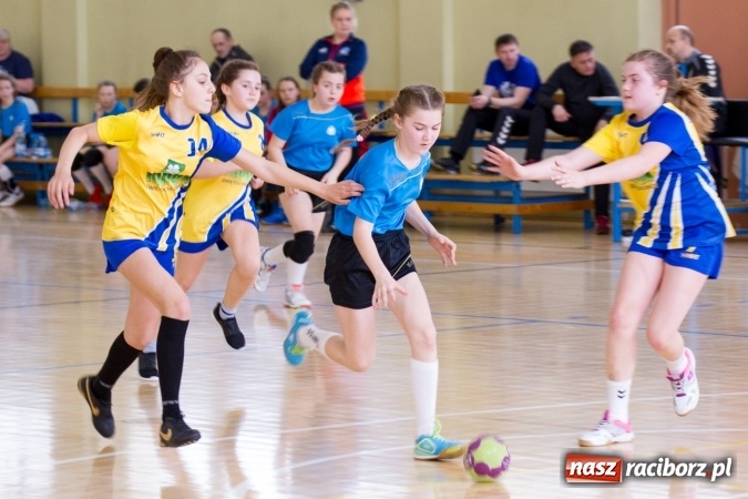 Zdjęcie w galerii na portalu naszraciborz.pl: V Turniej Piłki Ręcznej Dziewcząt Młodszych w Pietrowicach Wielkich  wiadomości z regionu