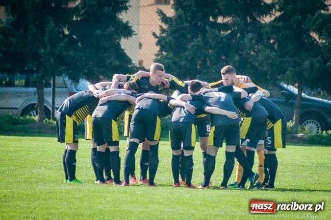Zdjęcie w galerii na portalu naszraciborz.pl: Nieudane dośrodkowanie zmieniło się w gola. Przyszłość lepsza od Krzyżanowic wiadomości z regionu
