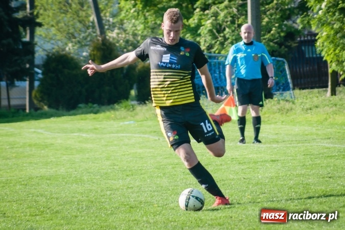 Zdjęcie w galerii na portalu naszraciborz.pl: Nieudane dośrodkowanie zmieniło się w gola. Przyszłość lepsza od Krzyżanowic wiadomości z regionu