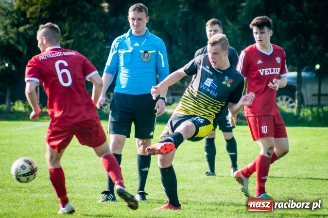Zdjęcie w galerii na portalu naszraciborz.pl: Nieudane dośrodkowanie zmieniło się w gola. Przyszłość lepsza od Krzyżanowic wiadomości z regionu