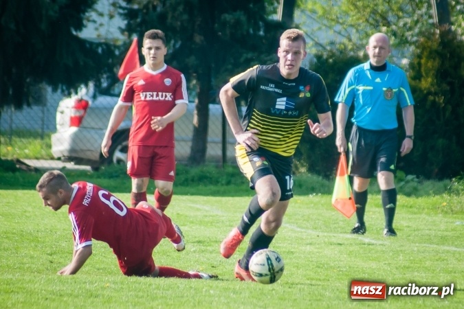 Zdjęcie w galerii na portalu naszraciborz.pl: Nieudane dośrodkowanie zmieniło się w gola. Przyszłość lepsza od Krzyżanowic wiadomości z regionu