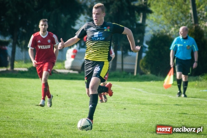 Zdjęcie w galerii na portalu naszraciborz.pl: Nieudane dośrodkowanie zmieniło się w gola. Przyszłość lepsza od Krzyżanowic wiadomości z regionu
