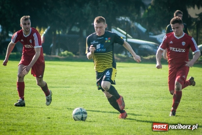 Zdjęcie w galerii na portalu naszraciborz.pl: Nieudane dośrodkowanie zmieniło się w gola. Przyszłość lepsza od Krzyżanowic wiadomości z regionu