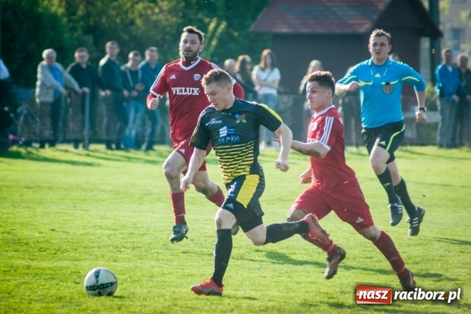 Zdjęcie w galerii na portalu naszraciborz.pl: Nieudane dośrodkowanie zmieniło się w gola. Przyszłość lepsza od Krzyżanowic wiadomości z regionu