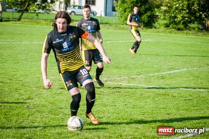 Zdjęcie w galerii na portalu naszraciborz.pl: Nieudane dośrodkowanie zmieniło się w gola. Przyszłość lepsza od Krzyżanowic wiadomości z regionu