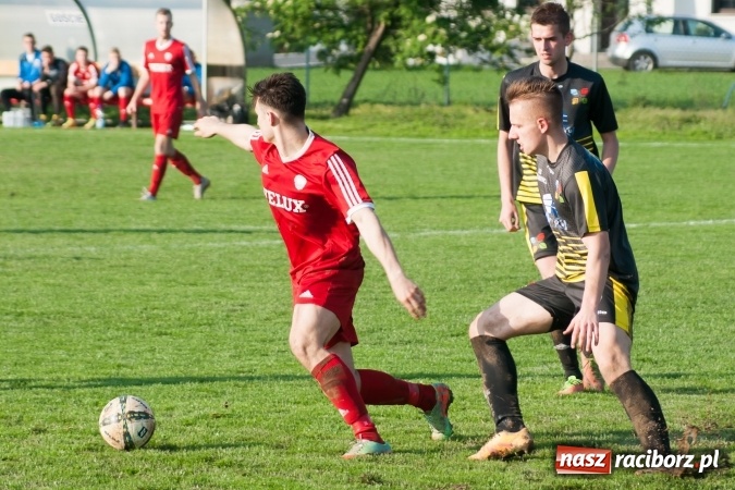 Zdjęcie w galerii na portalu naszraciborz.pl: Nieudane dośrodkowanie zmieniło się w gola. Przyszłość lepsza od Krzyżanowic wiadomości z regionu