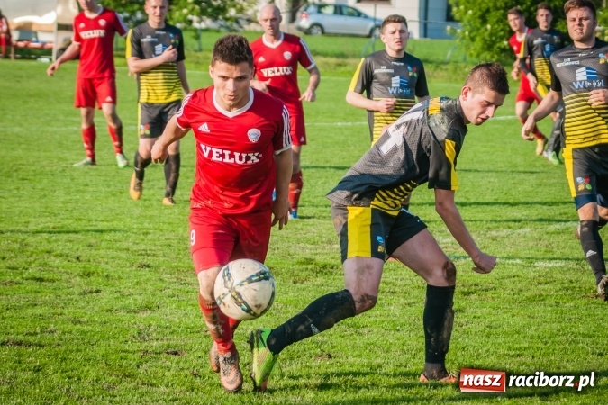 Zdjęcie w galerii na portalu naszraciborz.pl: Nieudane dośrodkowanie zmieniło się w gola. Przyszłość lepsza od Krzyżanowic wiadomości z regionu