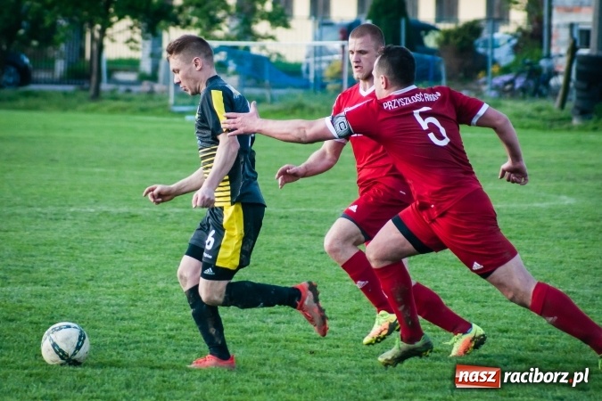 Zdjęcie w galerii na portalu naszraciborz.pl: Nieudane dośrodkowanie zmieniło się w gola. Przyszłość lepsza od Krzyżanowic wiadomości z regionu