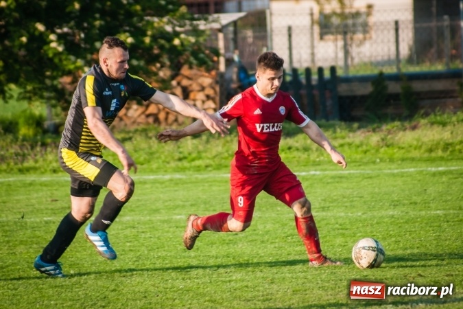 Zdjęcie w galerii na portalu naszraciborz.pl: Nieudane dośrodkowanie zmieniło się w gola. Przyszłość lepsza od Krzyżanowic wiadomości z regionu