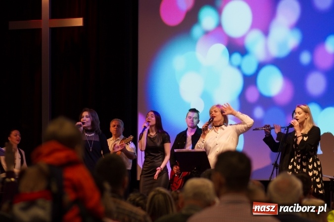 Zdjęcie w galerii na portalu naszraciborz.pl: Polsko-rosyjski koncert uwielbienia w Kościele Zielonoświątkowym w Raciborzu  wiadomości z regionu