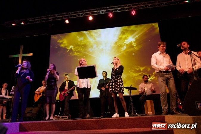 Zdjęcie w galerii na portalu naszraciborz.pl: Polsko-rosyjski koncert uwielbienia w Kościele Zielonoświątkowym w Raciborzu  wiadomości z regionu