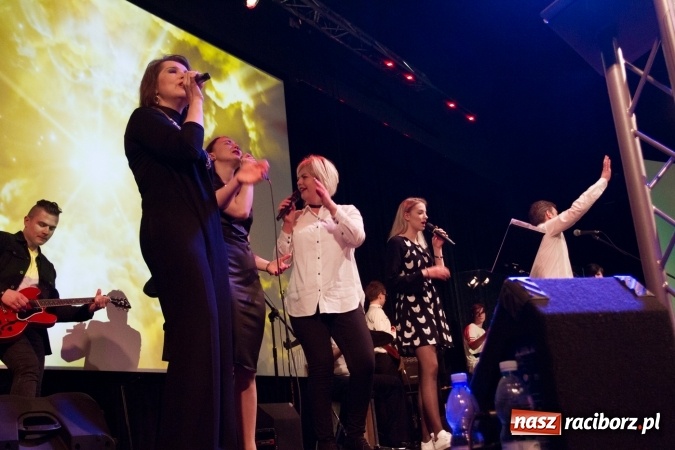 Zdjęcie w galerii na portalu naszraciborz.pl: Polsko-rosyjski koncert uwielbienia w Kościele Zielonoświątkowym w Raciborzu  wiadomości z regionu