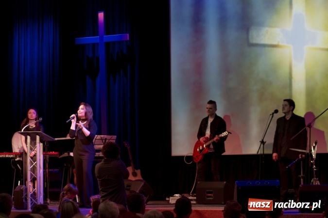 Zdjęcie w galerii na portalu naszraciborz.pl: Polsko-rosyjski koncert uwielbienia w Kościele Zielonoświątkowym w Raciborzu  wiadomości z regionu