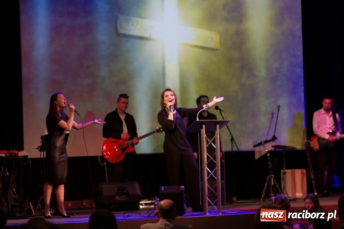 Zdjęcie w galerii na portalu naszraciborz.pl: Polsko-rosyjski koncert uwielbienia w Kościele Zielonoświątkowym w Raciborzu  wiadomości z regionu