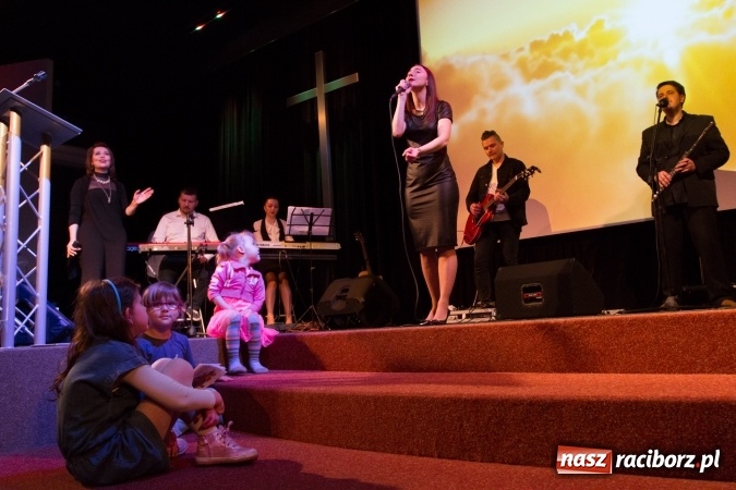 Zdjęcie w galerii na portalu naszraciborz.pl: Polsko-rosyjski koncert uwielbienia w Kościele Zielonoświątkowym w Raciborzu  wiadomości z regionu