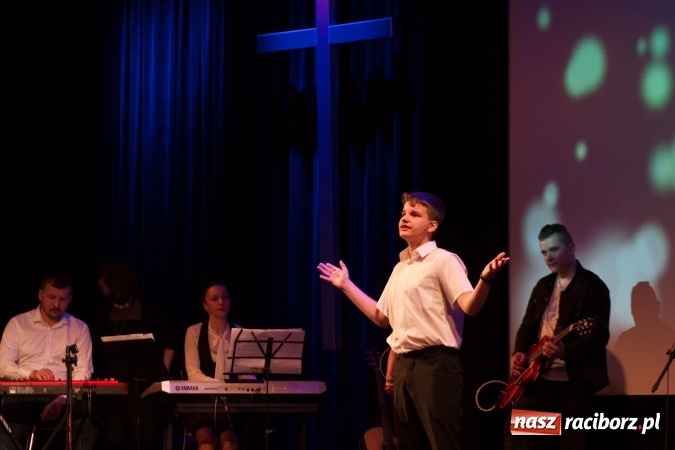 Zdjęcie w galerii na portalu naszraciborz.pl: Polsko-rosyjski koncert uwielbienia w Kościele Zielonoświątkowym w Raciborzu  wiadomości z regionu