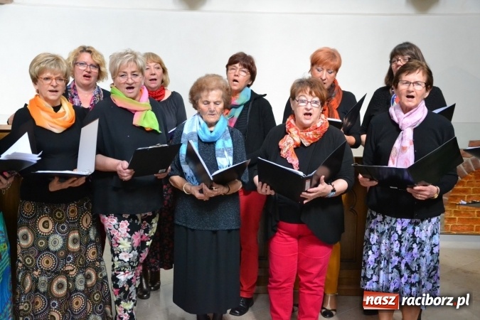 Zdjęcie w galerii na portalu naszraciborz.pl: Chór VIVO zaśpiewał w kaplicy zamkowej wiadomości z regionu
