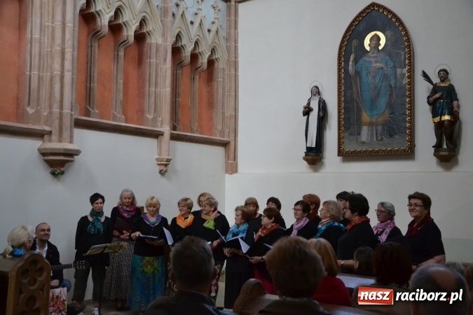 Zdjęcie w galerii na portalu naszraciborz.pl: Chór VIVO zaśpiewał w kaplicy zamkowej wiadomości z regionu