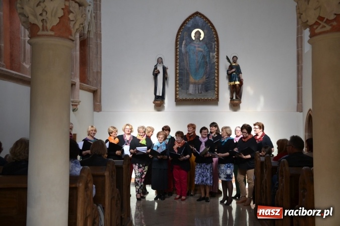 Zdjęcie w galerii na portalu naszraciborz.pl: Chór VIVO zaśpiewał w kaplicy zamkowej wiadomości z regionu