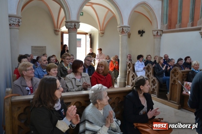 Zdjęcie w galerii na portalu naszraciborz.pl: Chór VIVO zaśpiewał w kaplicy zamkowej wiadomości z regionu