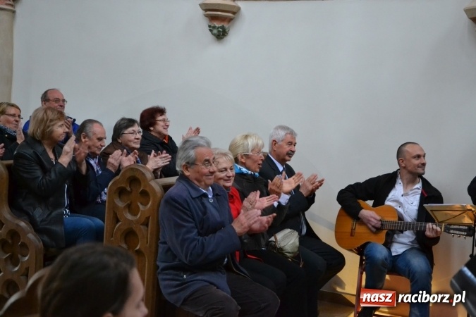 Zdjęcie w galerii na portalu naszraciborz.pl: Chór VIVO zaśpiewał w kaplicy zamkowej wiadomości z regionu