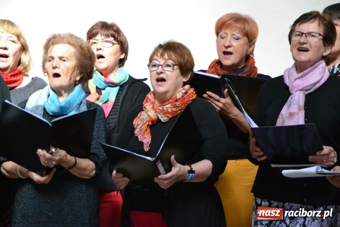 Zdjęcie w galerii na portalu naszraciborz.pl: Chór VIVO zaśpiewał w kaplicy zamkowej wiadomości z regionu