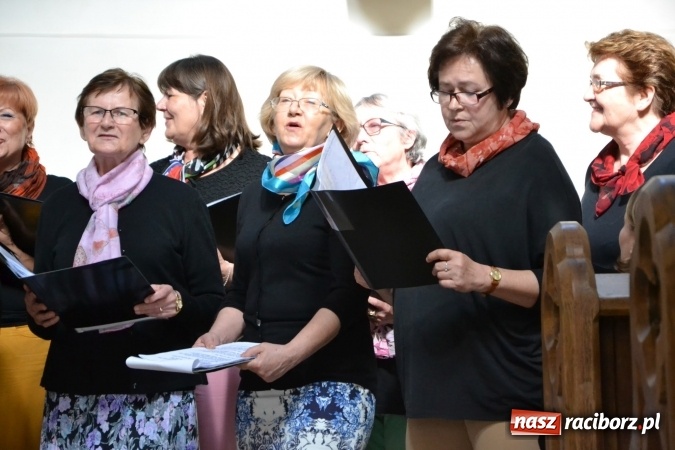 Zdjęcie w galerii na portalu naszraciborz.pl: Chór VIVO zaśpiewał w kaplicy zamkowej wiadomości z regionu