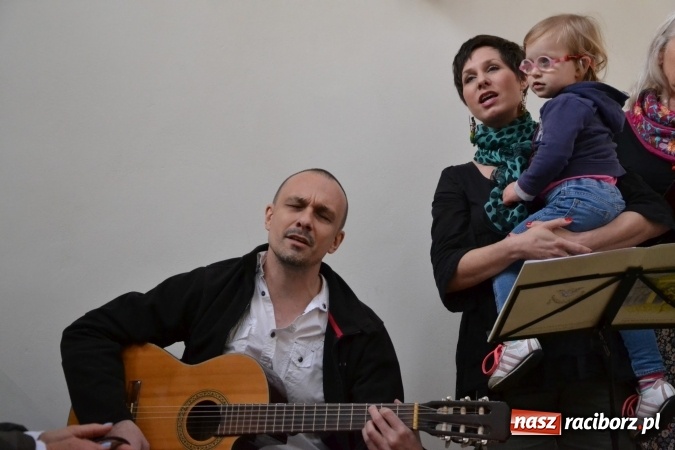 Zdjęcie w galerii na portalu naszraciborz.pl: Chór VIVO zaśpiewał w kaplicy zamkowej wiadomości z regionu