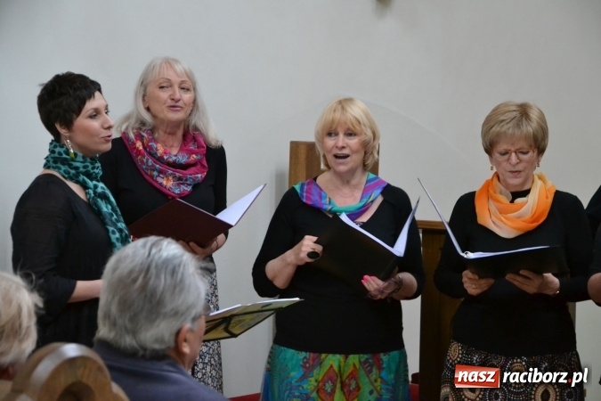 Zdjęcie w galerii na portalu naszraciborz.pl: Chór VIVO zaśpiewał w kaplicy zamkowej wiadomości z regionu