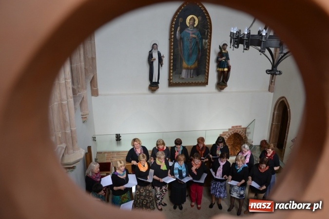 Zdjęcie w galerii na portalu naszraciborz.pl: Chór VIVO zaśpiewał w kaplicy zamkowej wiadomości z regionu