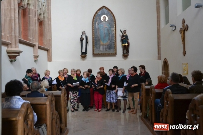 Zdjęcie w galerii na portalu naszraciborz.pl: Chór VIVO zaśpiewał w kaplicy zamkowej wiadomości z regionu