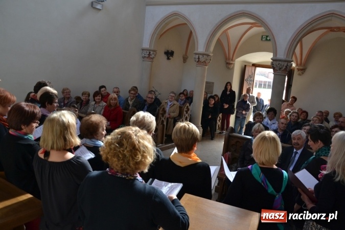 Zdjęcie w galerii na portalu naszraciborz.pl: Chór VIVO zaśpiewał w kaplicy zamkowej wiadomości z regionu