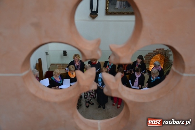 Zdjęcie w galerii na portalu naszraciborz.pl: Chór VIVO zaśpiewał w kaplicy zamkowej wiadomości z regionu