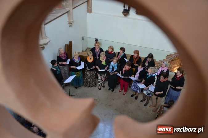 Zdjęcie w galerii na portalu naszraciborz.pl: Chór VIVO zaśpiewał w kaplicy zamkowej wiadomości z regionu