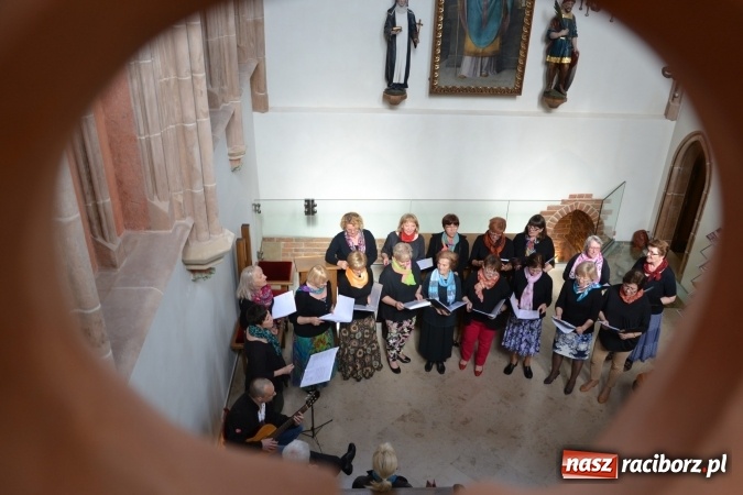 Zdjęcie w galerii na portalu naszraciborz.pl: Chór VIVO zaśpiewał w kaplicy zamkowej wiadomości z regionu
