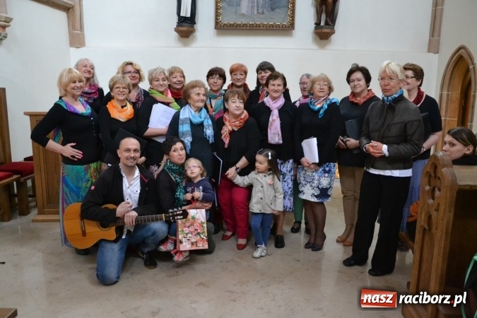 Zdjęcie w galerii na portalu naszraciborz.pl: Chór VIVO zaśpiewał w kaplicy zamkowej wiadomości z regionu