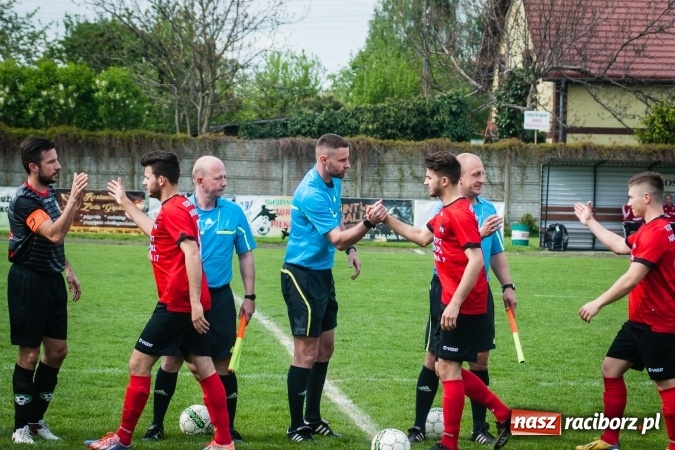 Zdjęcie w galerii na portalu naszraciborz.pl: Derby powiatu: Rzuty wolne tajną bronią Tworkowa wiadomości z regionu