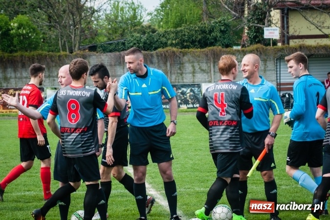 Zdjęcie w galerii na portalu naszraciborz.pl: Derby powiatu: Rzuty wolne tajną bronią Tworkowa wiadomości z regionu