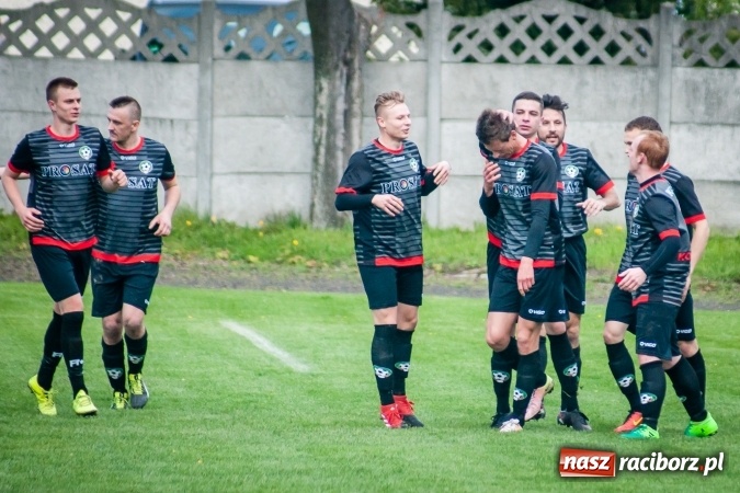 Zdjęcie w galerii na portalu naszraciborz.pl: Derby powiatu: Rzuty wolne tajną bronią Tworkowa wiadomości z regionu