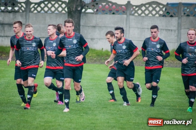 Zdjęcie w galerii na portalu naszraciborz.pl: Derby powiatu: Rzuty wolne tajną bronią Tworkowa wiadomości z regionu