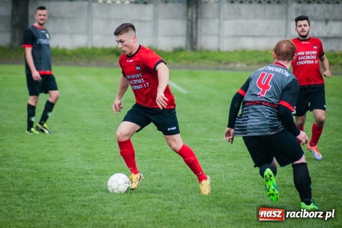 Zdjęcie w galerii na portalu naszraciborz.pl: Derby powiatu: Rzuty wolne tajną bronią Tworkowa wiadomości z regionu