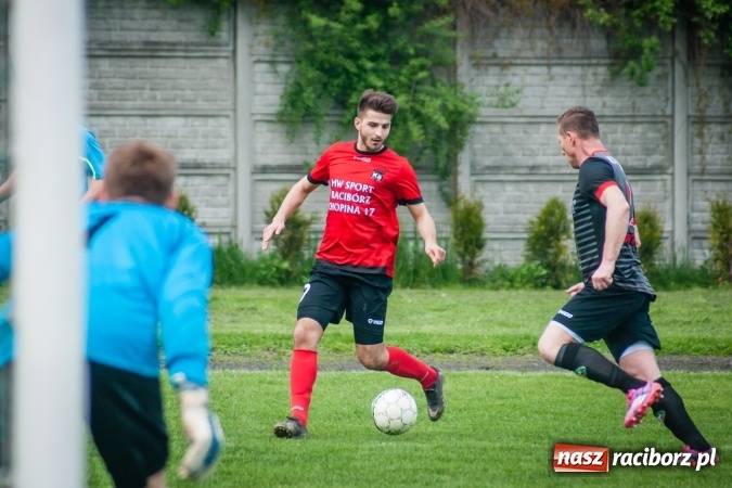 Zdjęcie w galerii na portalu naszraciborz.pl: Derby powiatu: Rzuty wolne tajną bronią Tworkowa wiadomości z regionu