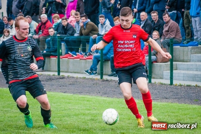 Zdjęcie w galerii na portalu naszraciborz.pl: Derby powiatu: Rzuty wolne tajną bronią Tworkowa wiadomości z regionu